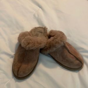 Ugg slide slippers